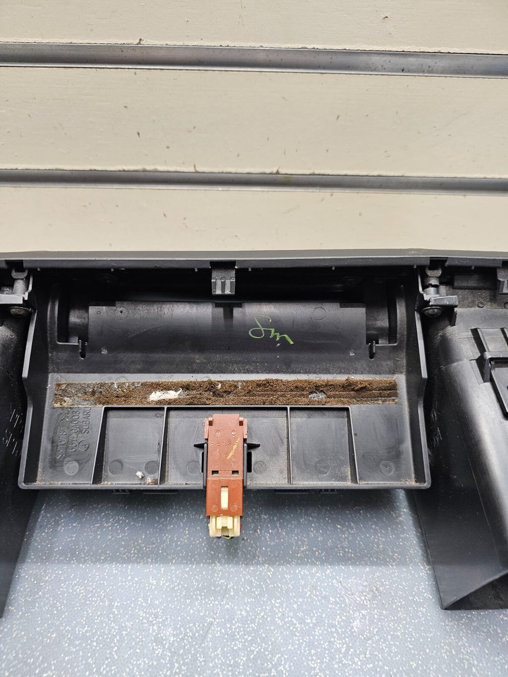 03-09 Subaru LEGACY OUTBACK Center Dash Radio BEZEL A/C Vents Cubby STORAGE B24