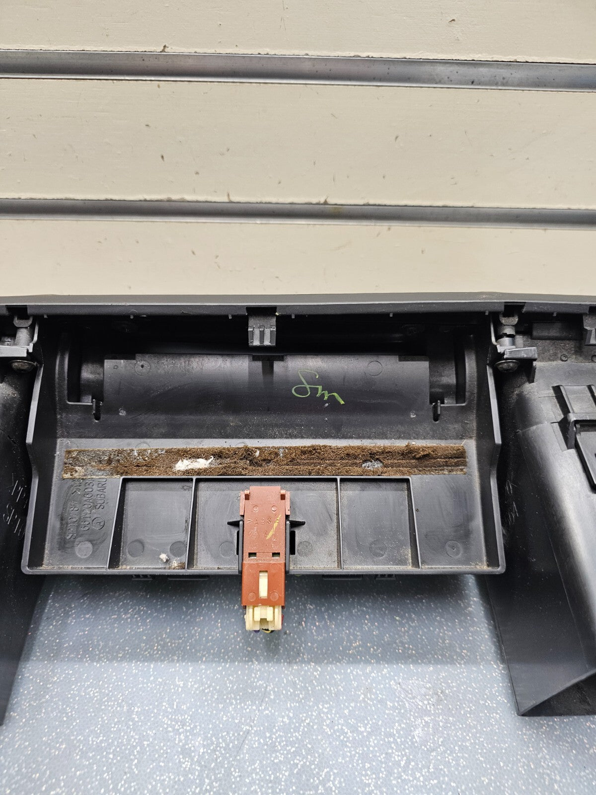 03-09 Subaru LEGACY OUTBACK Center Dash Radio BEZEL A/C Vents Cubby STORAGE B24