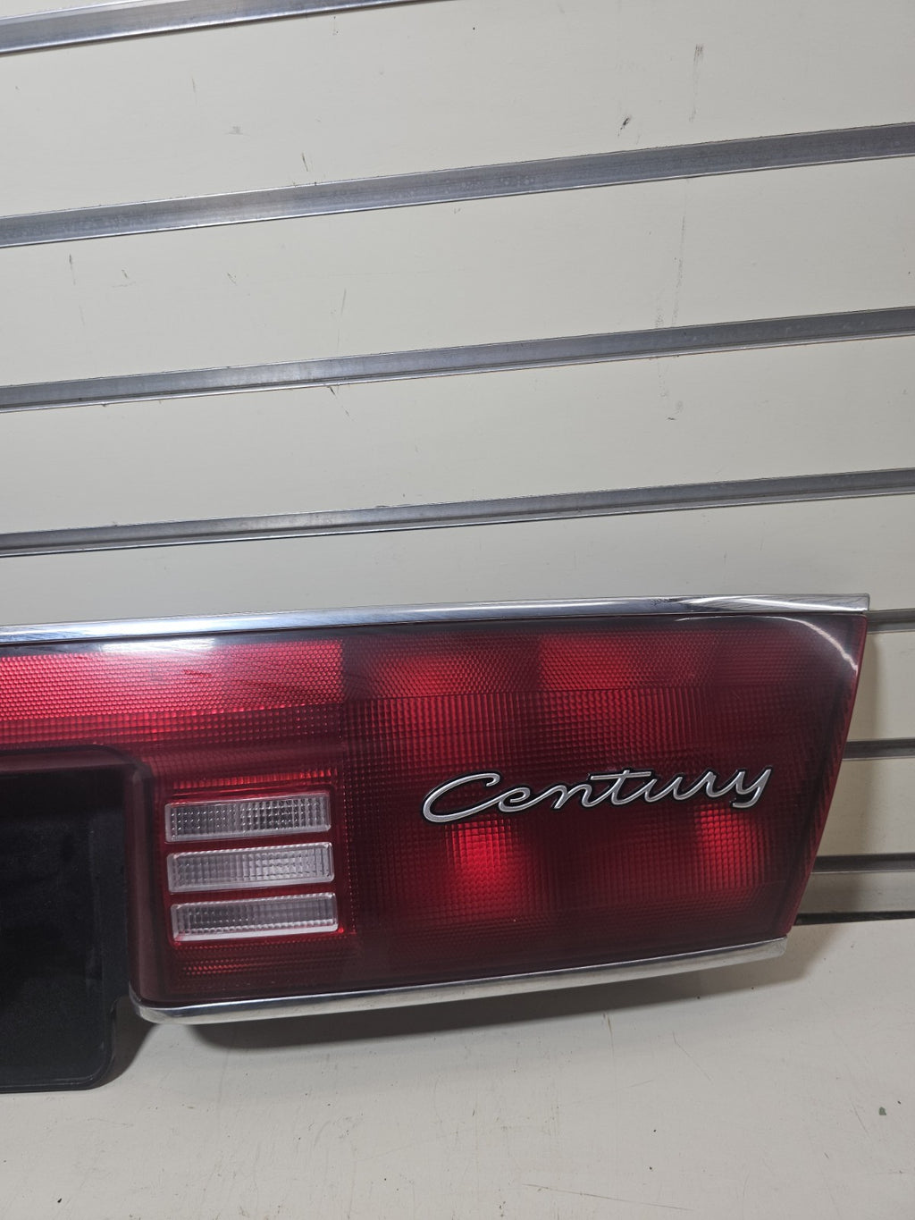 01-05 Buick Century Lid Mounted Center Panel Tail Light Break Light Assembly OEM