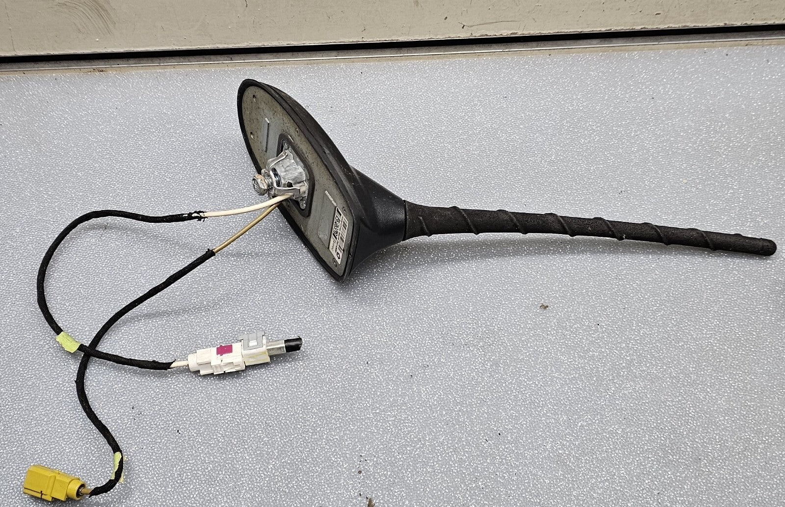 🔥2011-2018 DODGE JOURNEY ROOF TOP RADIO ANTENNA MOUNT OEM