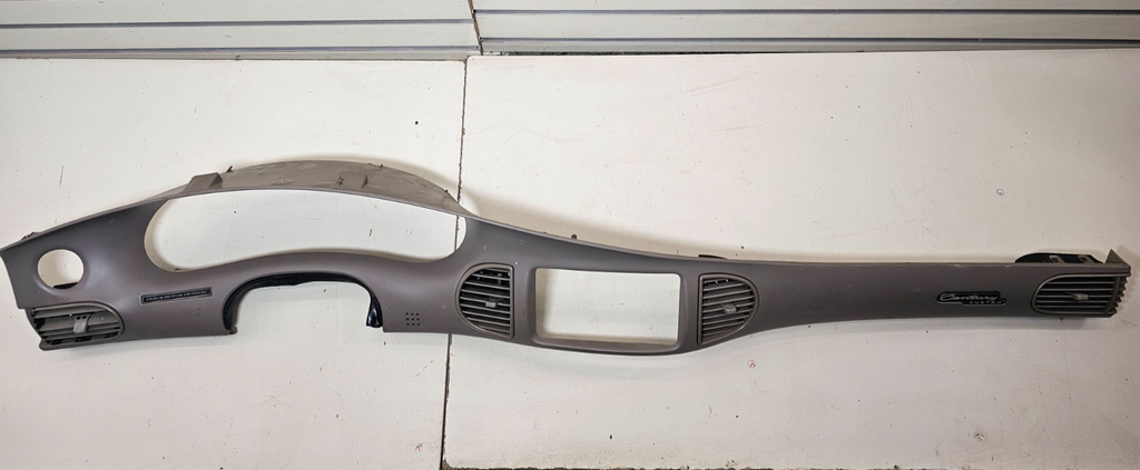 🔥97-04 Regal Dash Instrument Cluster Speedometer Tachometer Radio Bezel Gray