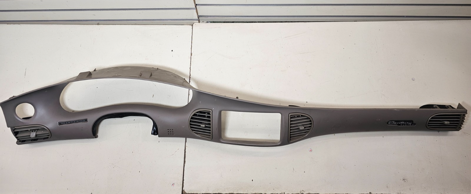 🔥97-04 Regal Dash Instrument Cluster Speedometer Tachometer Radio Bezel Gray
