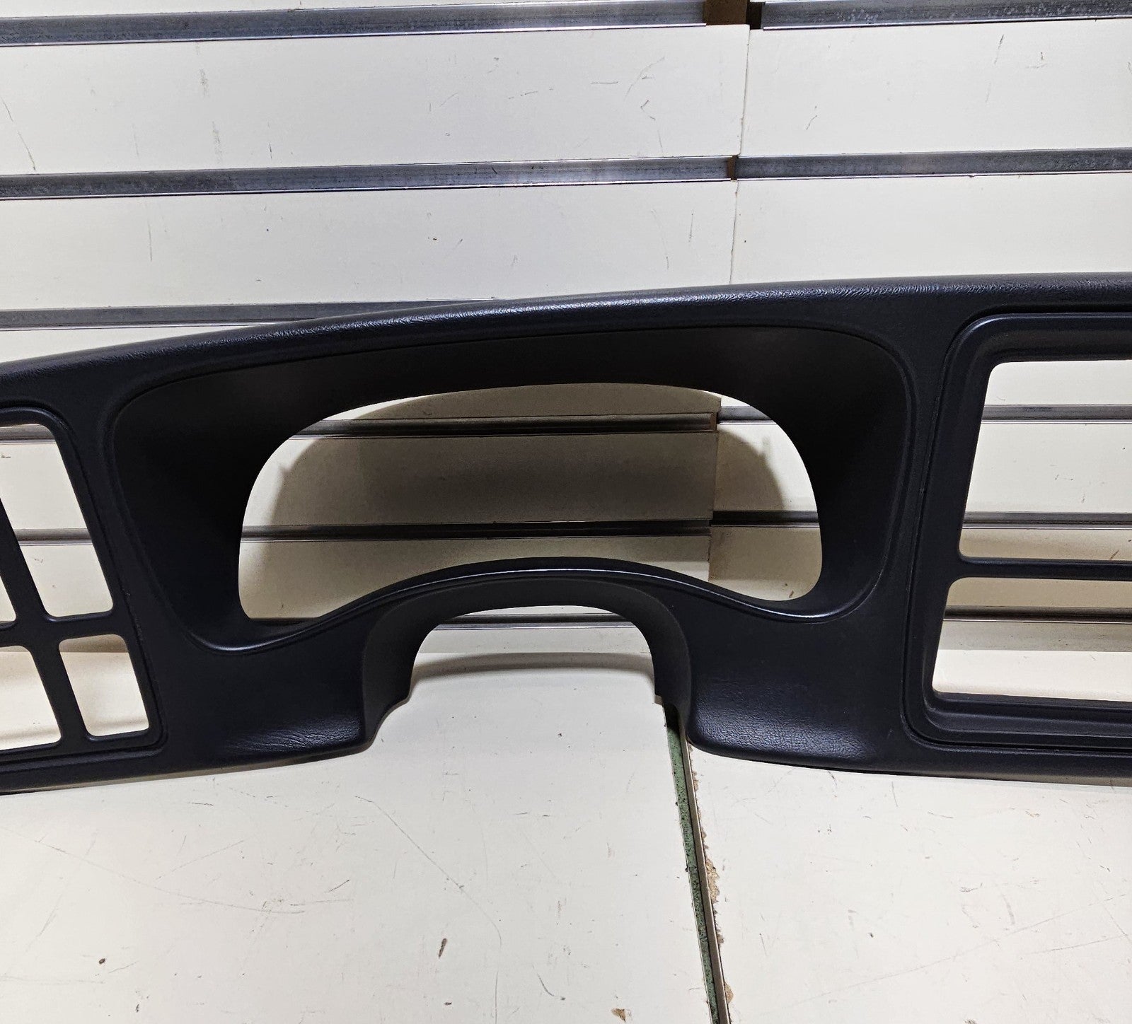 03-06 CHEVY GMC INSTRUMENT Cluster Speedo Dash Trim PANEL Radio Bezel DK GRAY C5