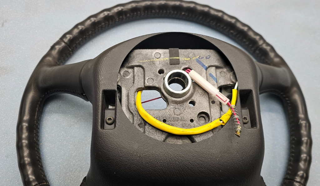 99-02 Chevy Silverado Tahoe Suburban Blazer SONOMA Steering Wheel Leather black