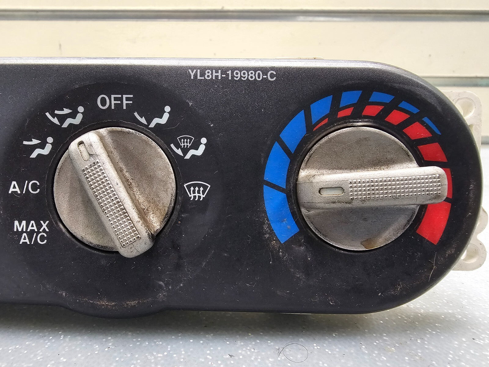 01-04 Tribute Dash AC Heater Climate Control Panel Temperature Conditioner Unit