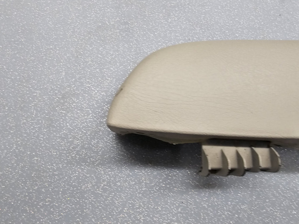 99-02 Chevrolet GMC Silverado Tahoe Front Right Door Armrest Handle Light Tan H1