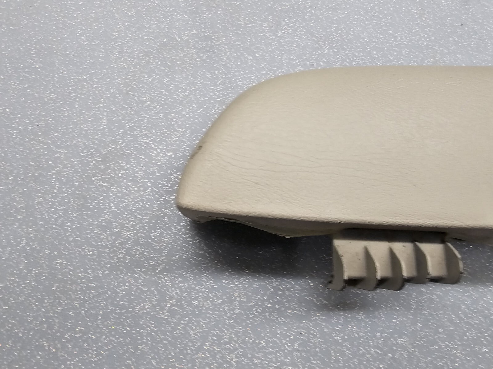 99-02 Chevrolet GMC Silverado Tahoe Front Right Door Armrest Handle Light Tan H1