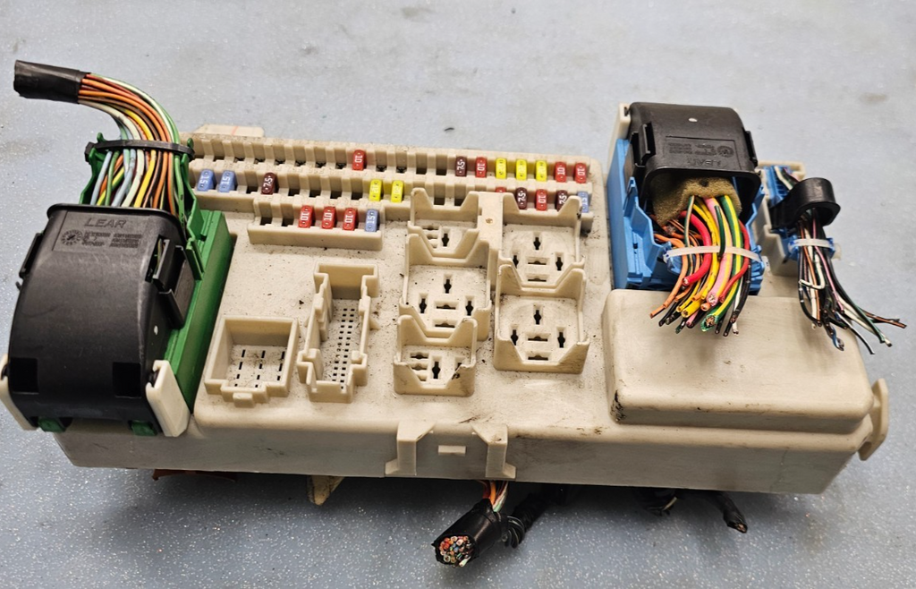 🔥04-09 MAZDA 3 BCM FUSE BOX JUNCTION INTERIOR BODY CONTROL MODULE