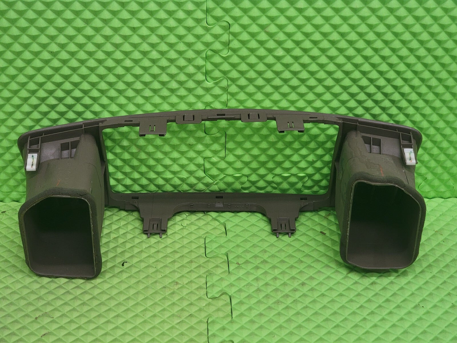 🔥03-08 TOYOTA COROLLA CENTER DASH RADIO BEZEL AIR AC VENT GRILL OEM TAN B28