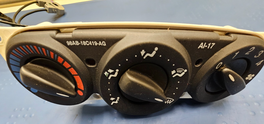 🔥00-07 Ford Focus Dash A/C Heater Climate Control Temperature Conditioner OEM