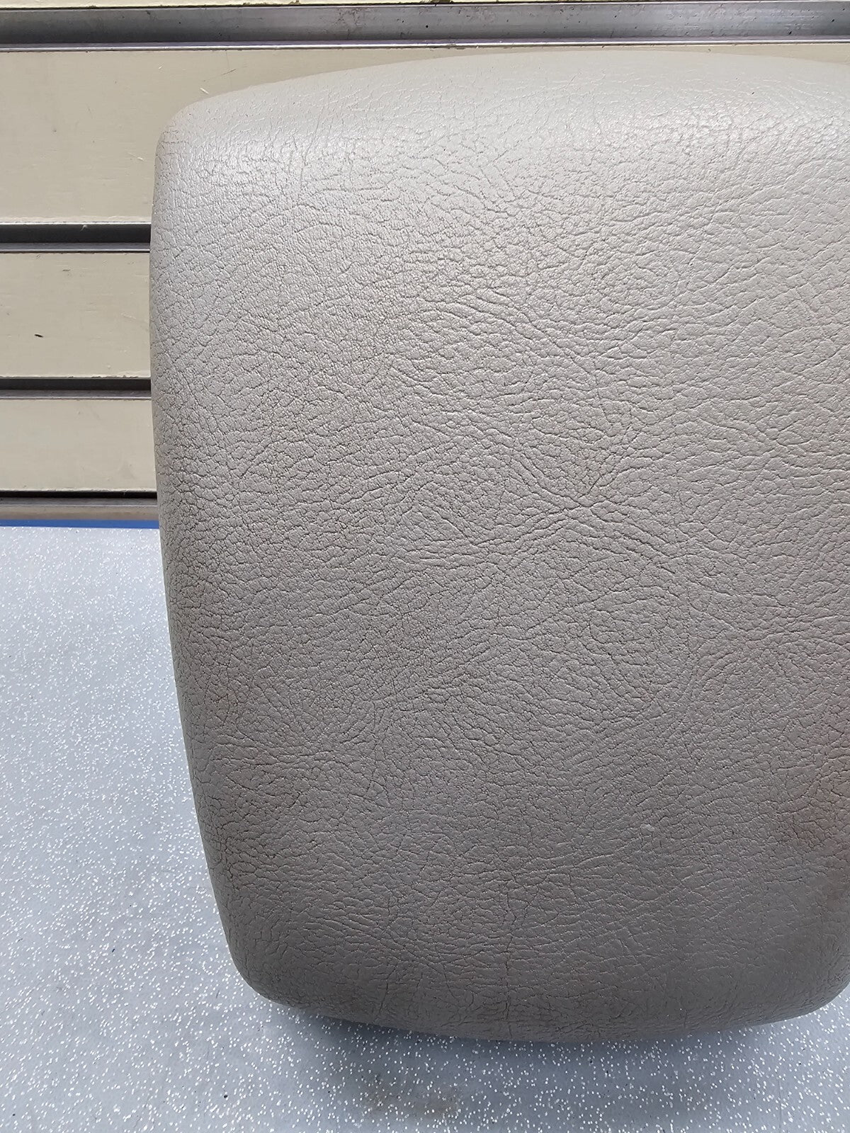 🔥04-09 Sorento Center Console Leather Armrest Lid Top Pad Storage Assembly Gray