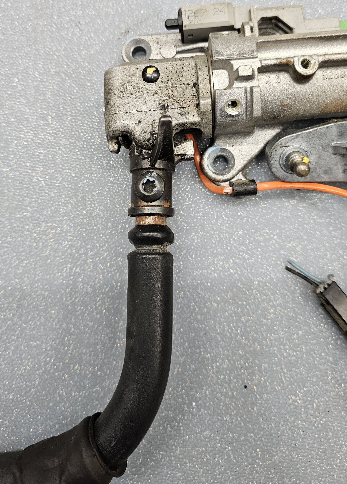 99-06 SILVERADO TAHOE SUBRUBAN AUTOMATIC GEAR SHIFTER LEVER HANDLE ASSEMBLY OEM