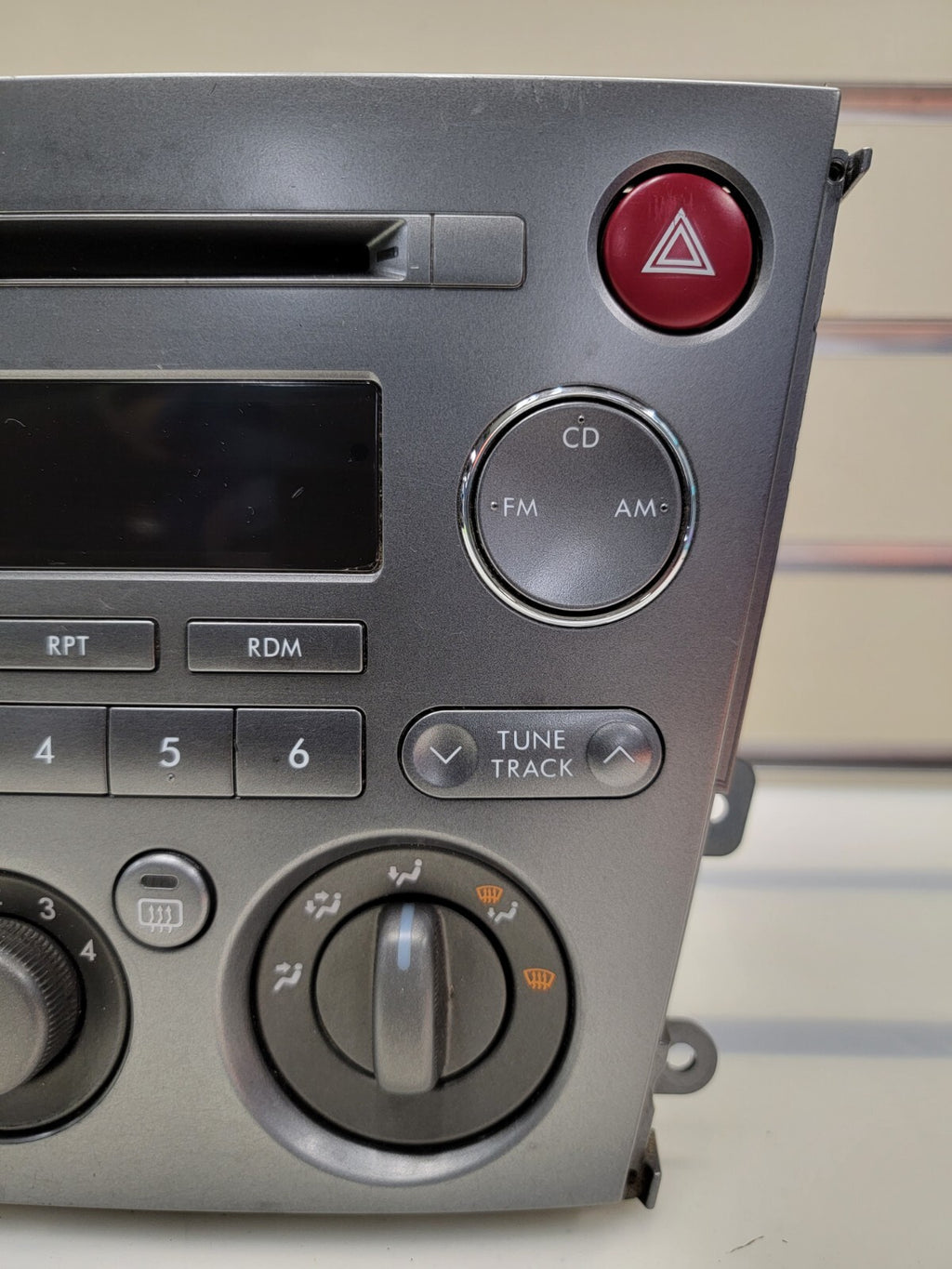 🔥2005-2006 Subaru Legacy AM FM Radio Single Disc CD Player 86201AG62A
