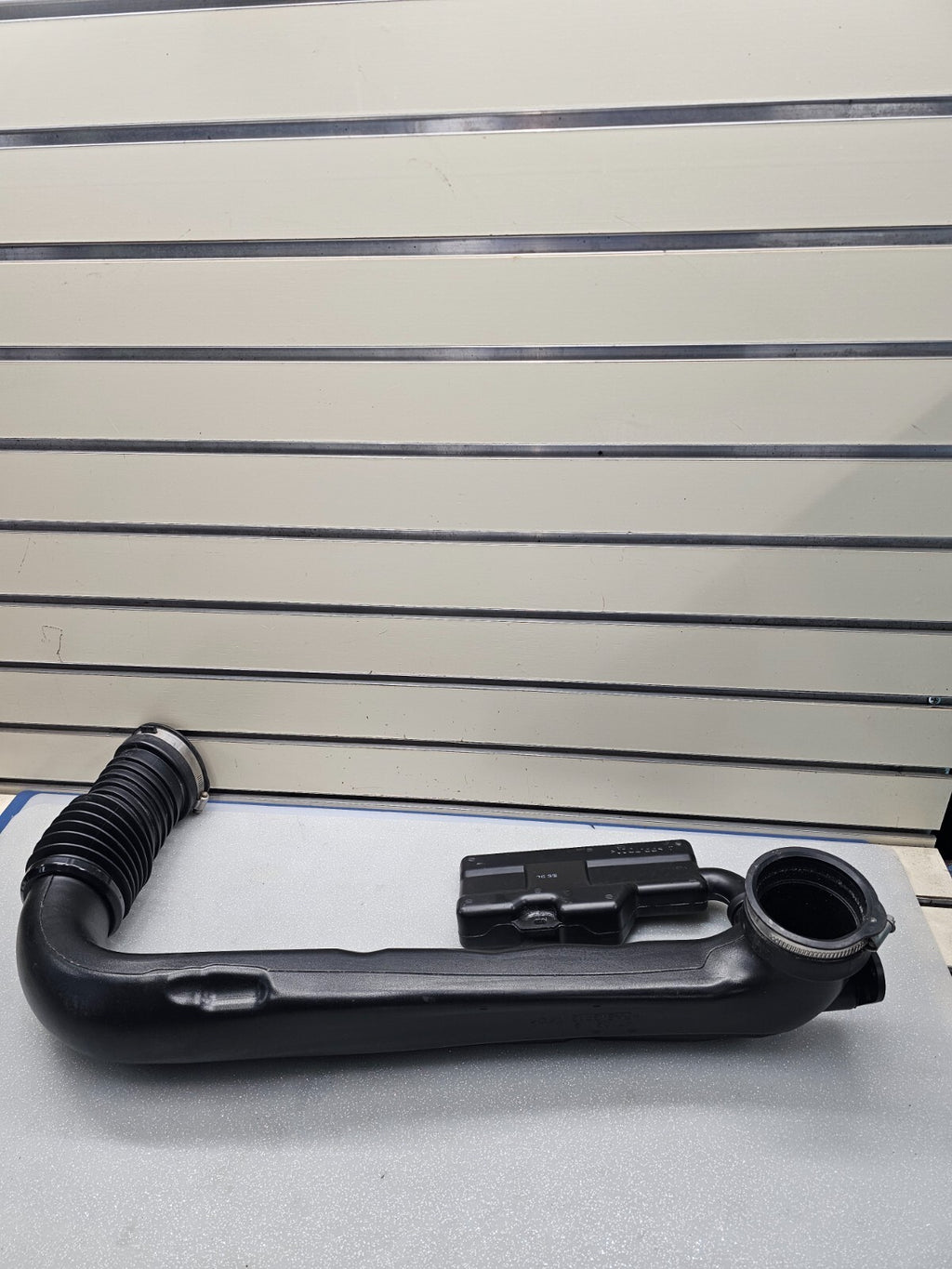 13-16 Dodge Dart 2.4L Engine Air Intake Cleaner Hose Mopar Duct Assembly OEM