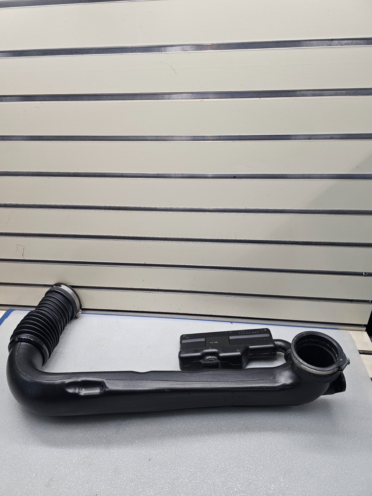 13-16 Dodge Dart 2.4L Engine Air Intake Cleaner Hose Mopar Duct Assembly OEM