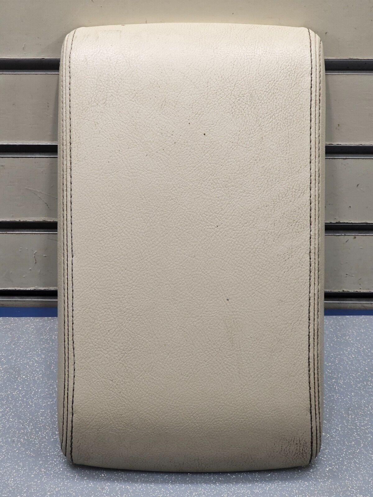 🔥03-05 LINCOLN AVIATOR FRONT CENTER CONSOLE LID COVER ARMREST LEATHER TOP TAN
