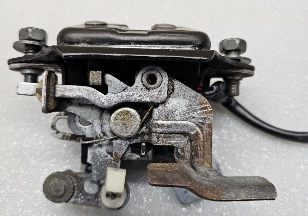 🔥97-04 Nissan Pathfinder QX4 SUV Rear Trunk Latch Tail Gate Door Lock Assembly