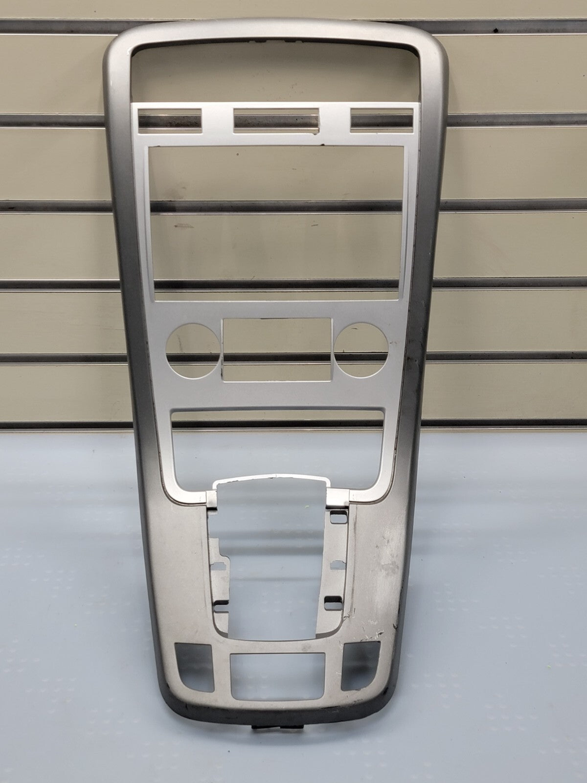07-09 Chevrolet Equinox Center Dash Radio Climate Bezel Surround Trim silver