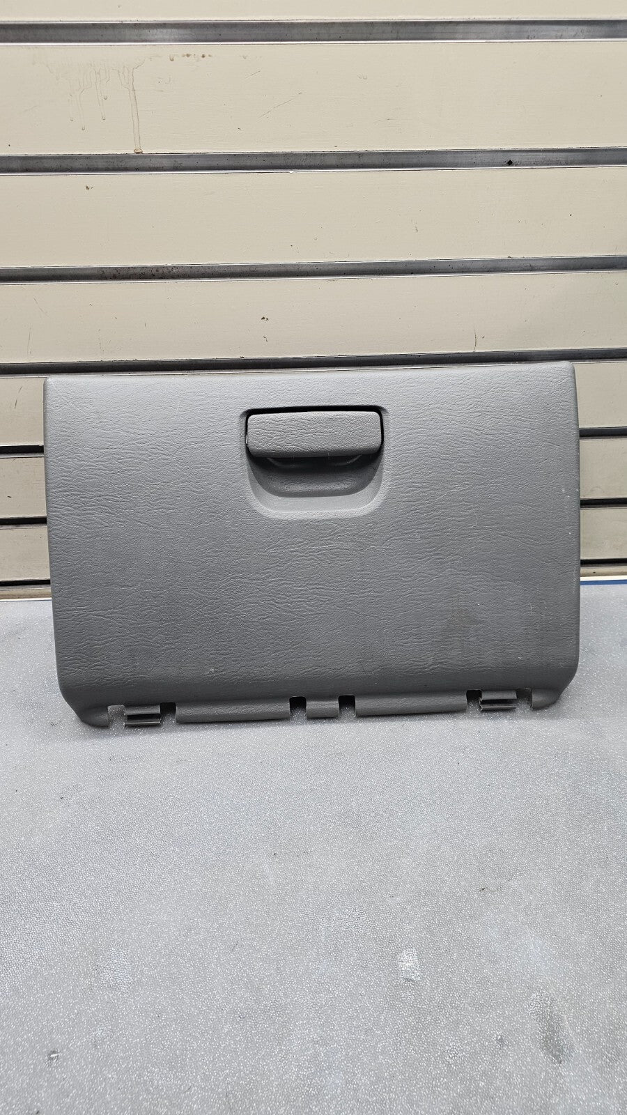 🔥01-07 CARAVAN TOWN COUNTRY VOYAGER DASH GLOVE BOX COMPARTMENT ASSEMBLY GRAY