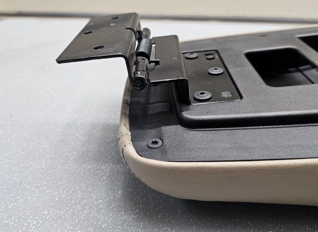 🔥05-09 Buick LaCrosse Allure Front Center Console Armrest Storage Box Lid Tan