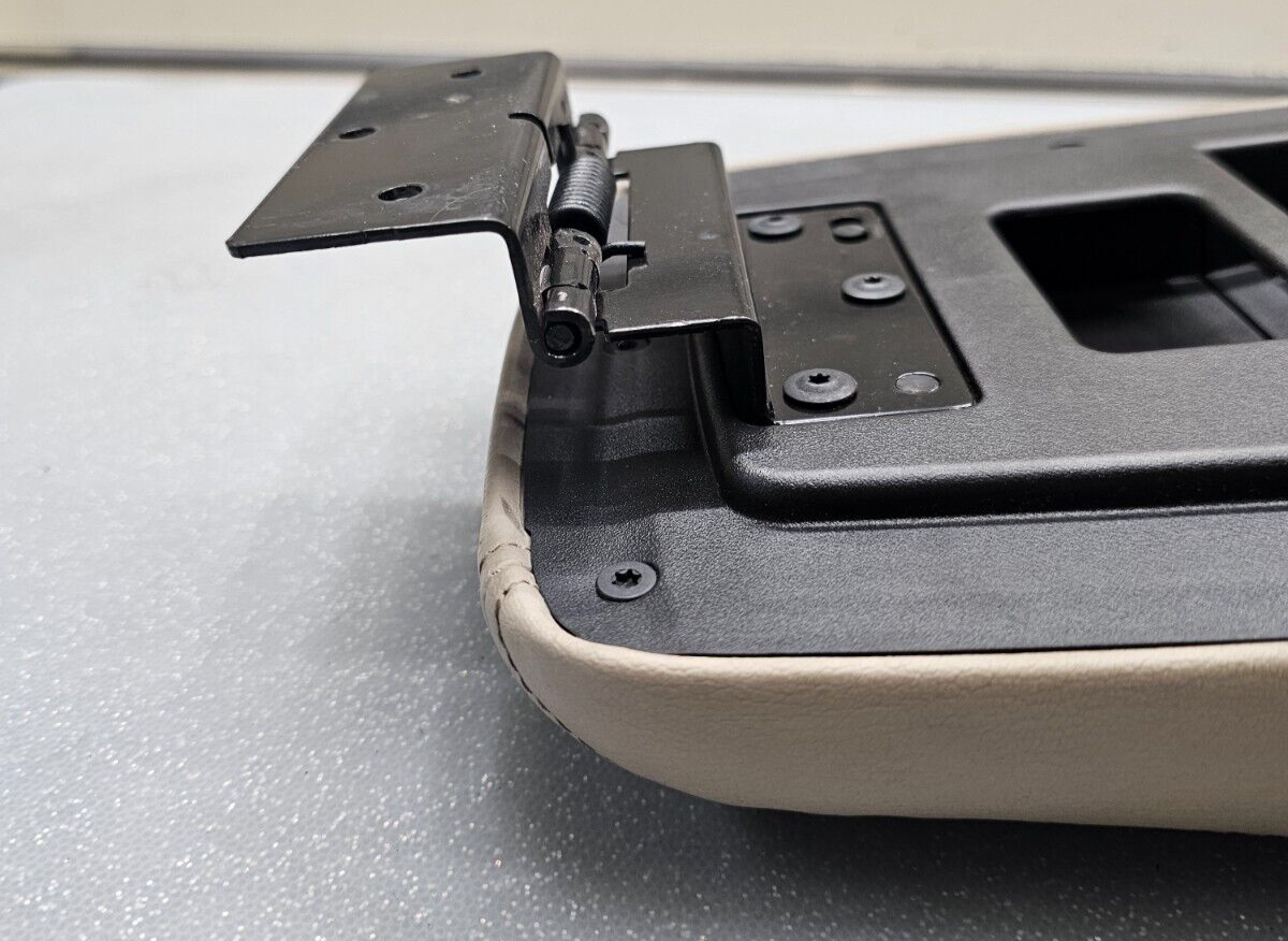 🔥05-09 Buick LaCrosse Allure Front Center Console Armrest Storage Box Lid Tan