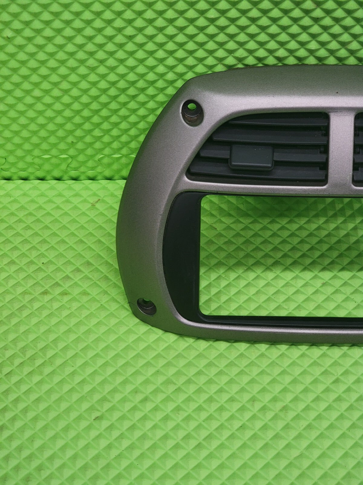 🔥2001-2003 Toyota Rav4 Center Dash Molding Trim Air Vents Radio Bezel gray B57