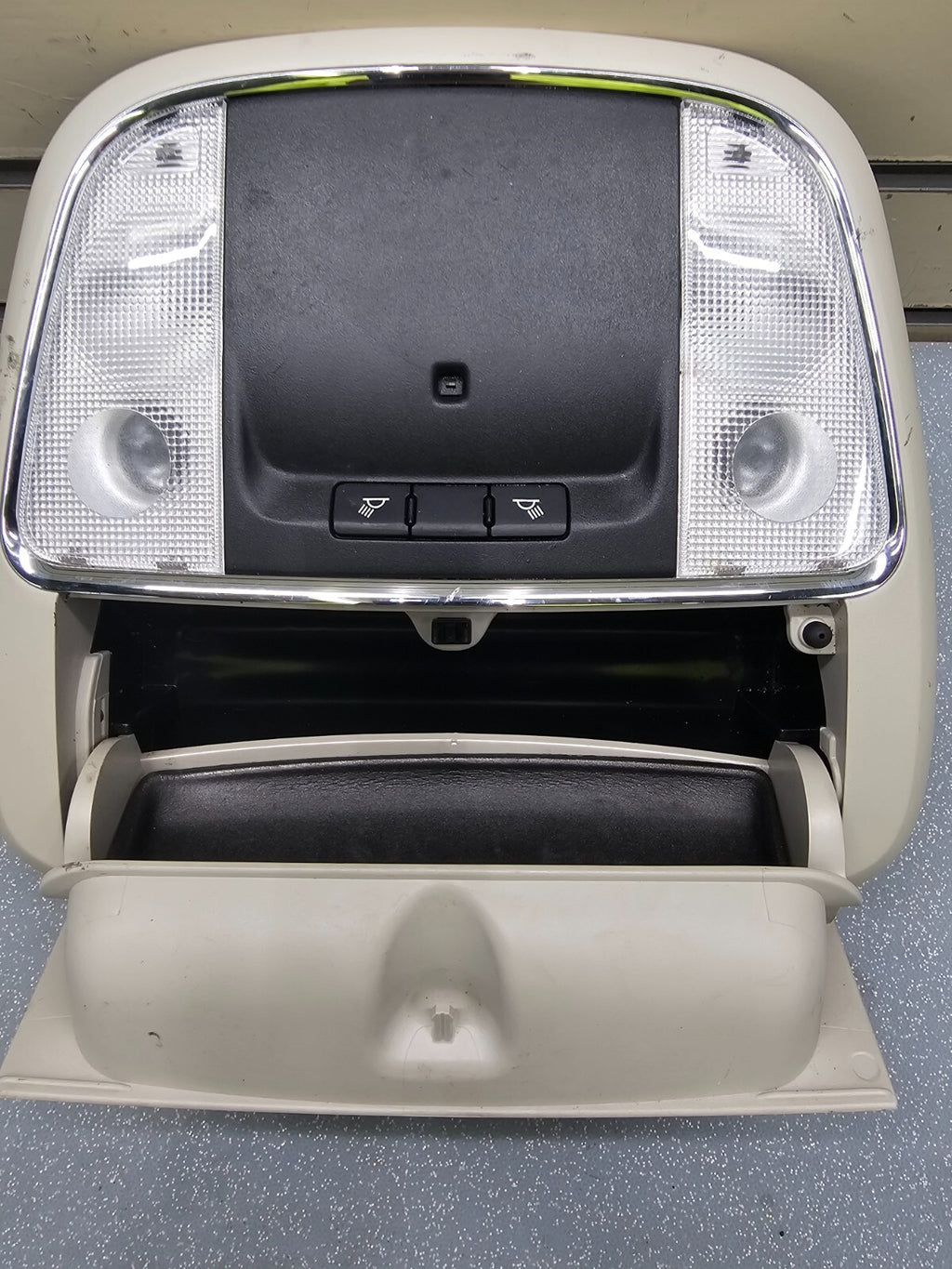 14-20 DODGE DURANGO CENTER OVERHEAD CONSOLE ROOF DOME LIGHT STORAGE LT TAN/BLACK