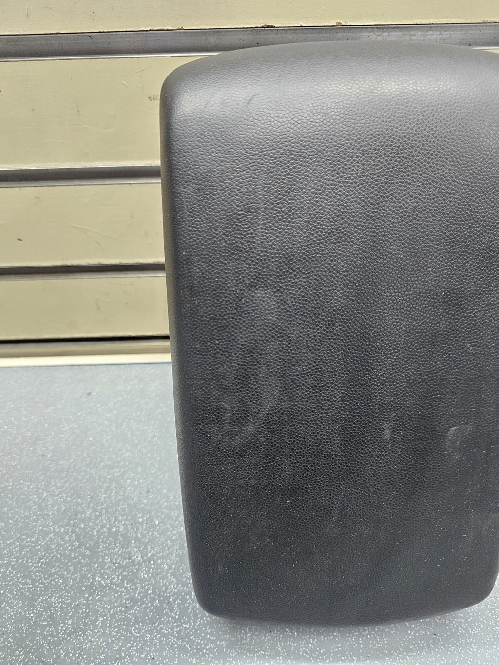 🔥07-09 MAZDA 3 CENTER CONSOLE LID ARM REST COVER STORAGE TOP PAD ASSEMBLY BLACK