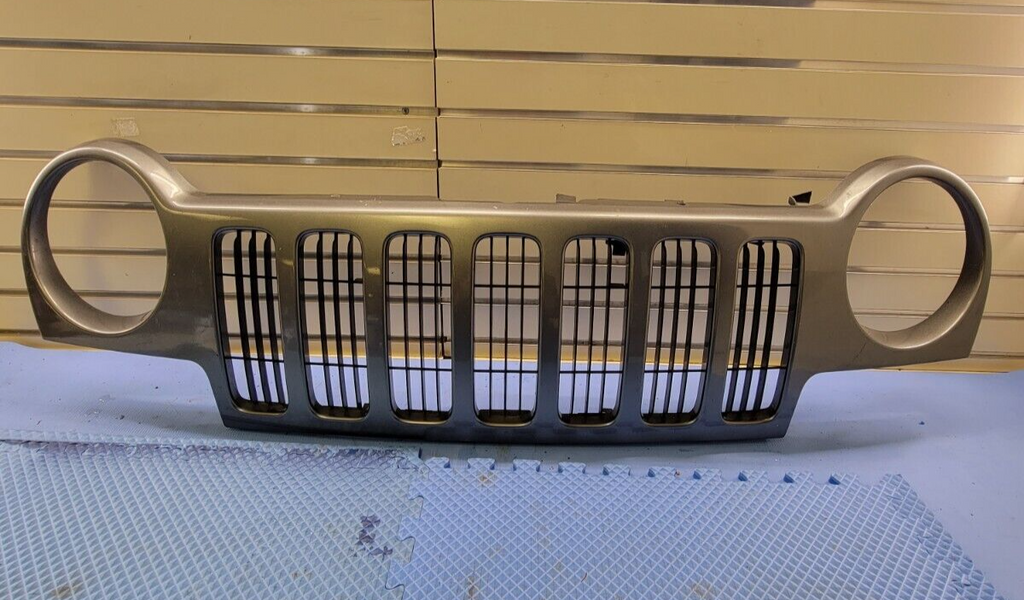 🔥02-04 Jeep Liberty KJ Top Upper Grille Assembly Chrome Genuine Gray OEM