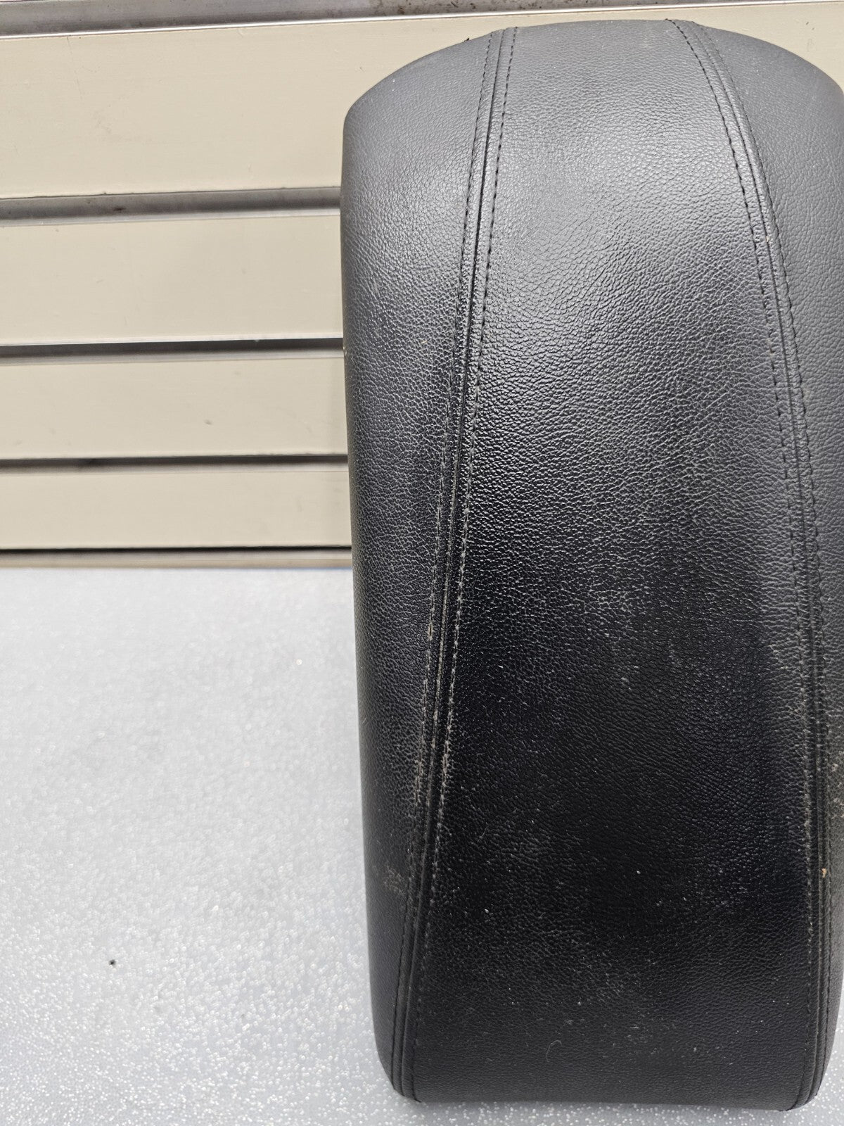 🔥11-14 HYUNDAI SONATA FRONT CENTER CONSOLE ARM REST LID COVER TOP PAD Black OEM