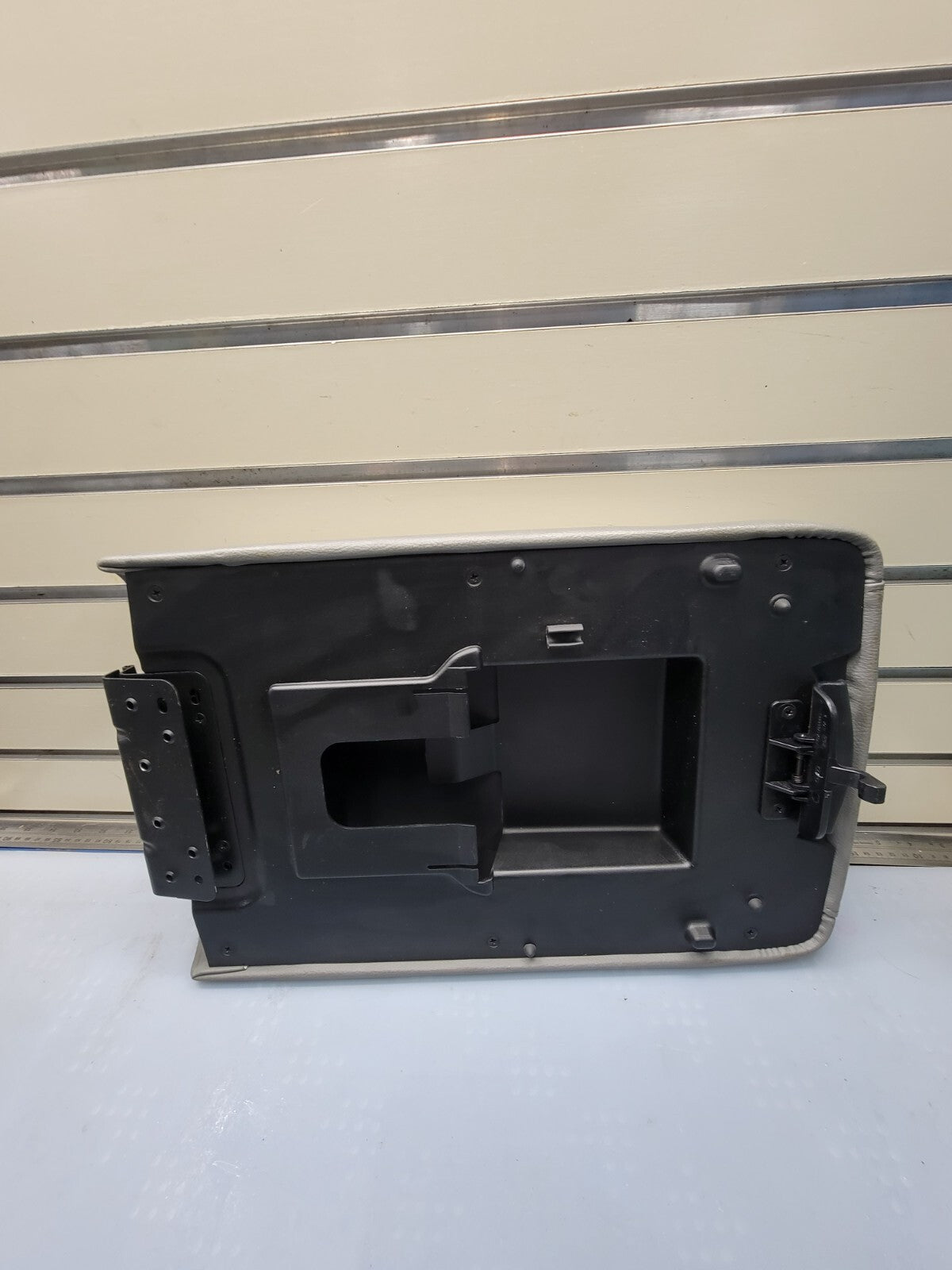🔥2003-2006 FORD EXPEDITON CENTER CONSOLE ARMREST LID LIGHT GRAY LEATHER