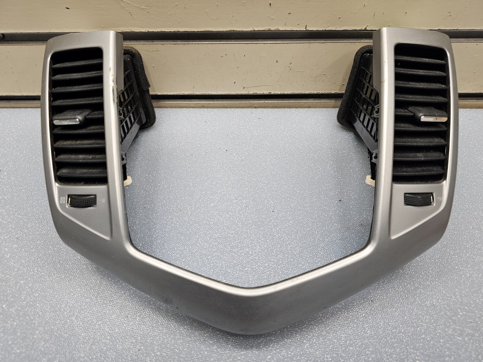 🔥2011 - 2015 Chevrolet Cruze Center Dash Air Vent Bezel trim silver