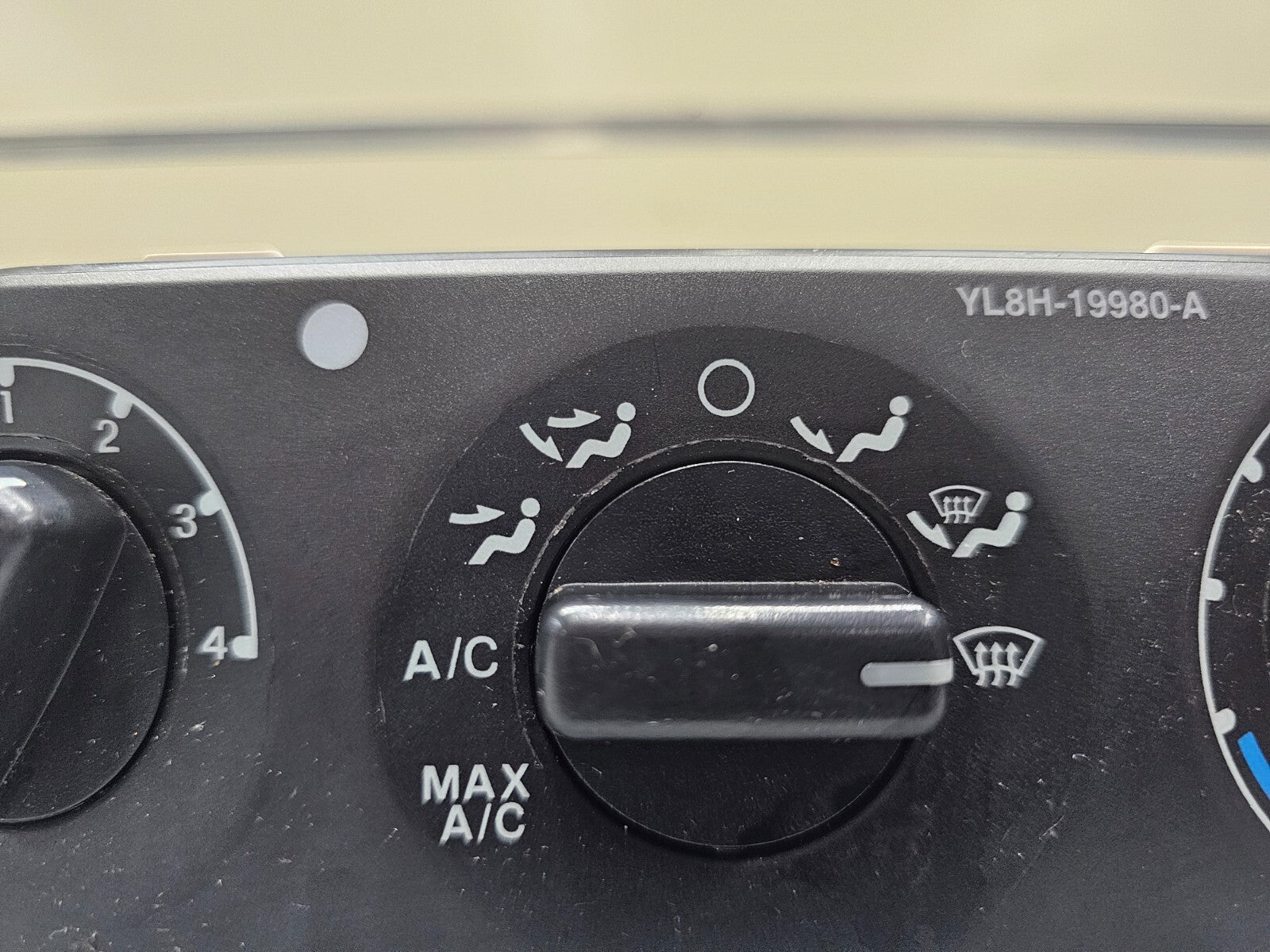 01-07 Escape Mariner Dash AC Heater Climate Temperature control Conditioning OEM