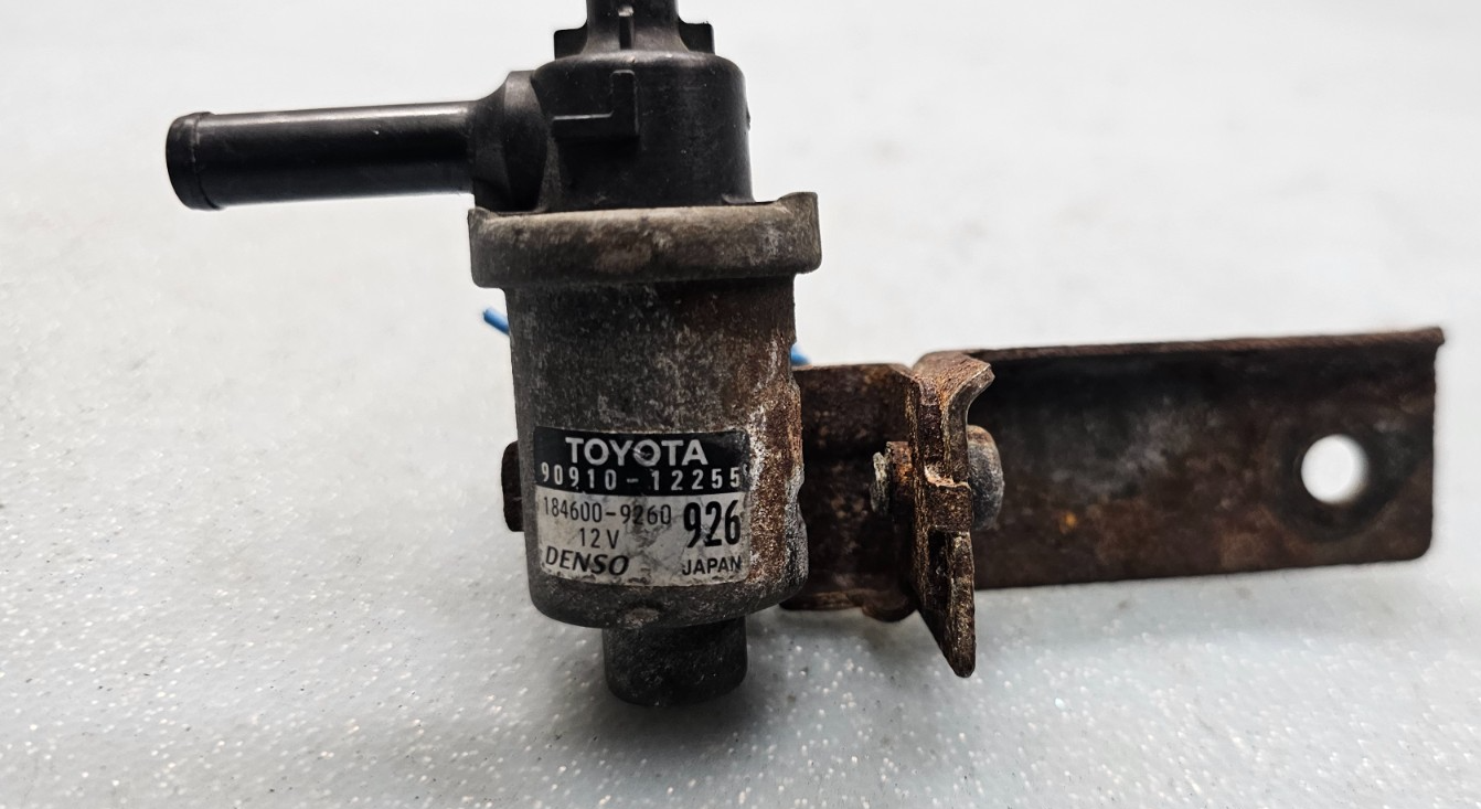 🔥03-06  Toyota Corolla /Matrix Vacuum Switch Valve /TC