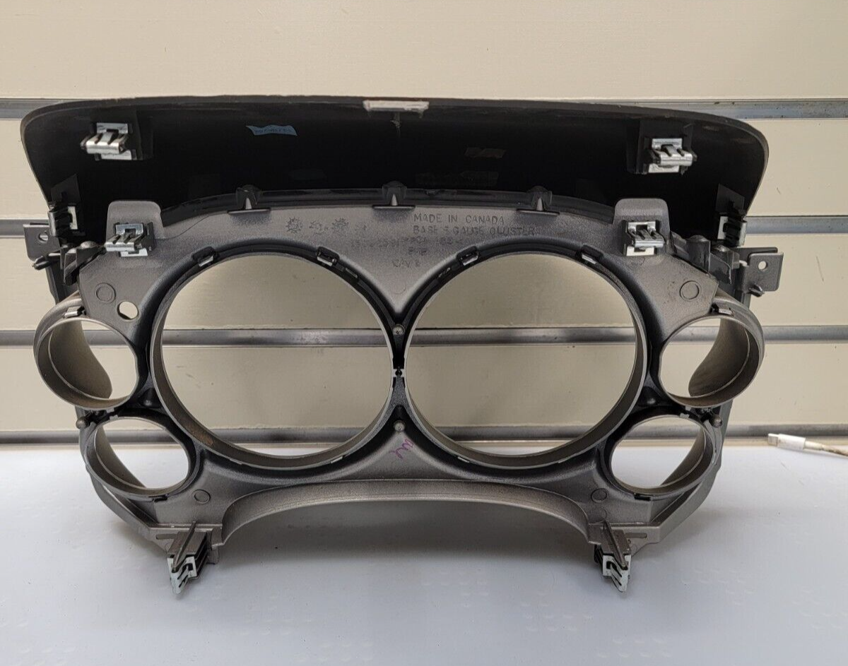 07-13 CHEVY SILVERADO DASH SPEEDOMETER INSTRUMENT GAUGE CLUSTER BEZEL TRIM B C21