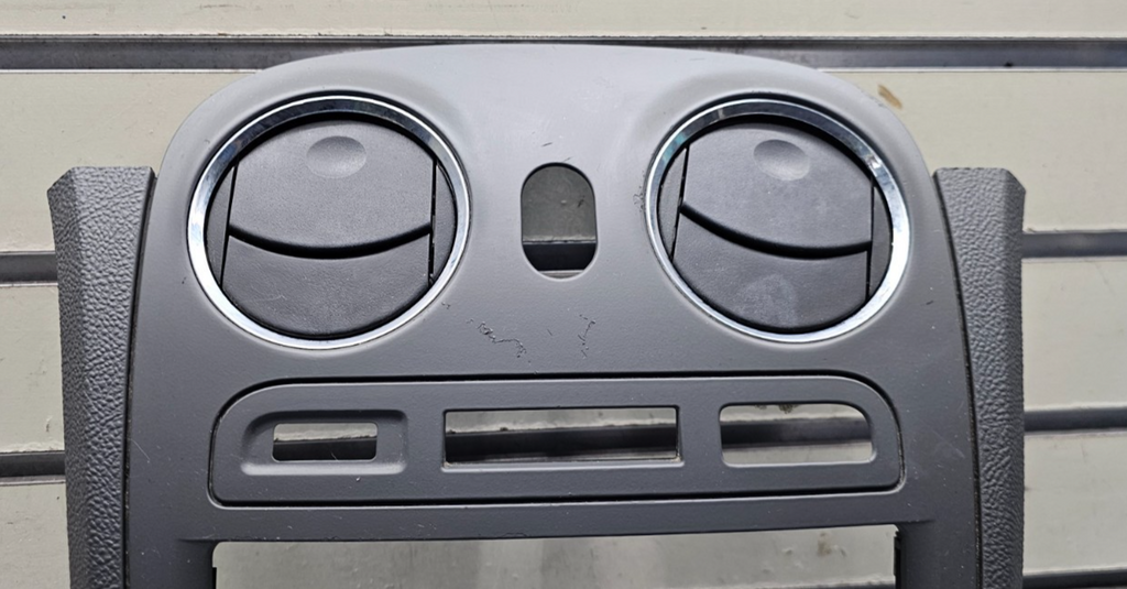 🔥2006-2011 Chevrolet HHR Center Dash Radio Trim w Vents B37 black