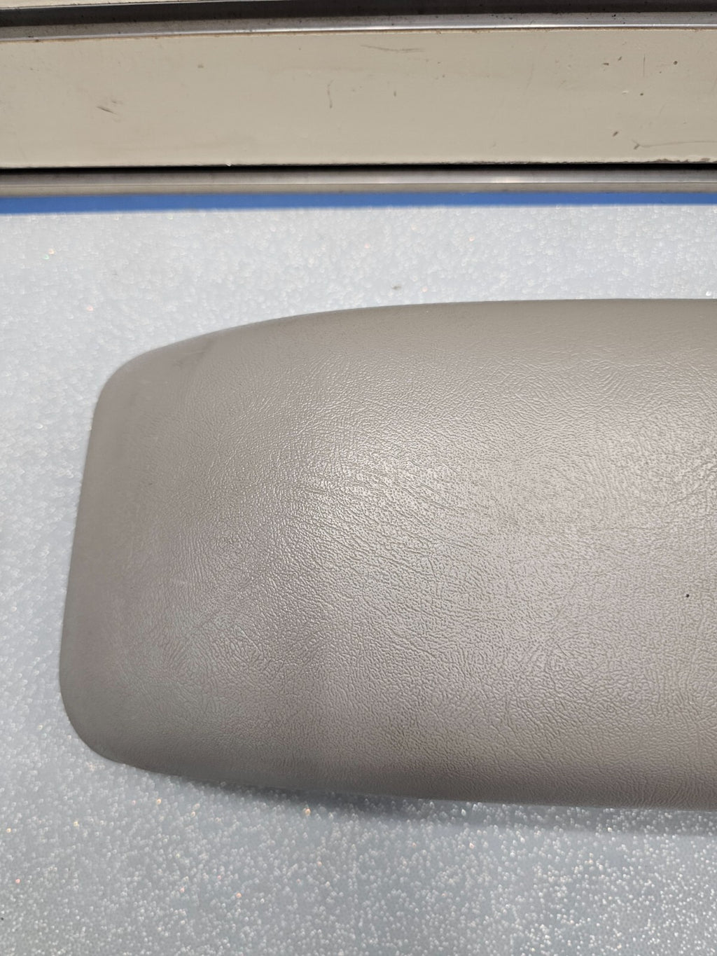 98-04 Chevy BLAZER S10 GMC JIMMY SONOMA Center Console Armrest Cover Lid GRAY L7