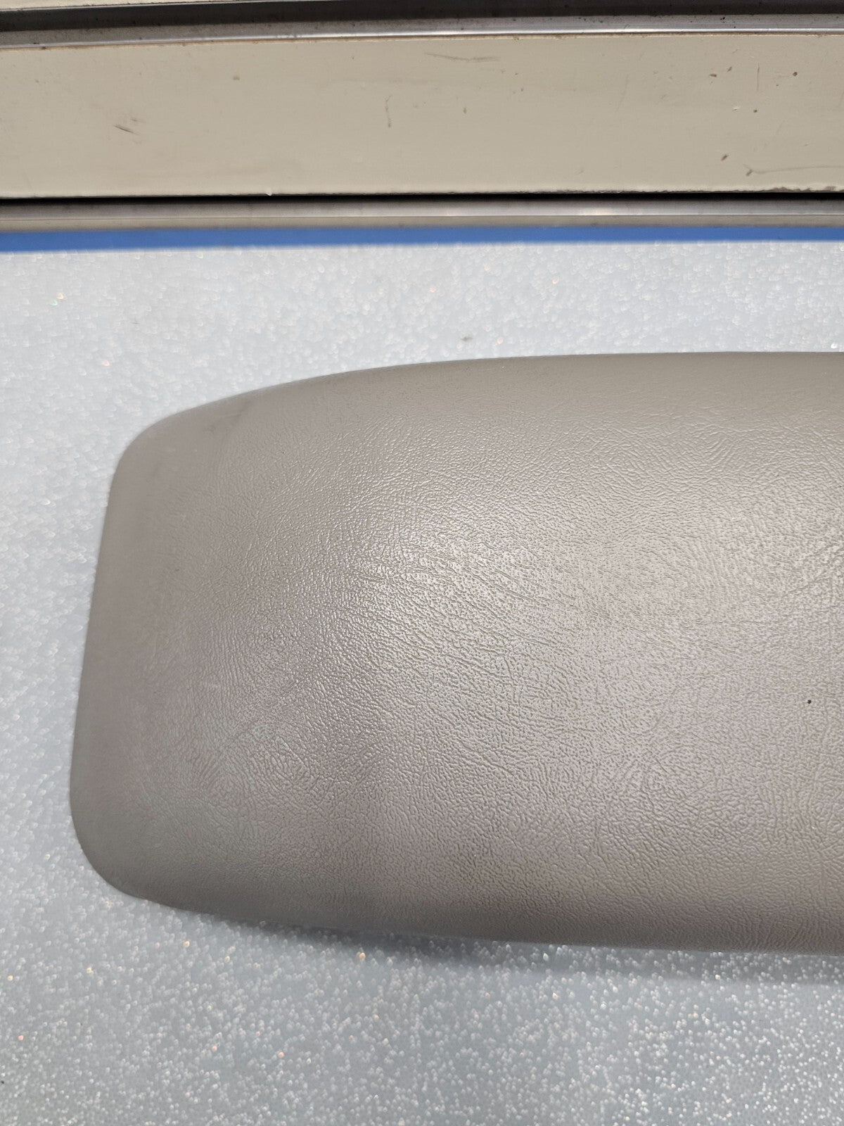 98-04 Chevy BLAZER S10 GMC JIMMY SONOMA Center Console Armrest Cover Lid GRAY L7