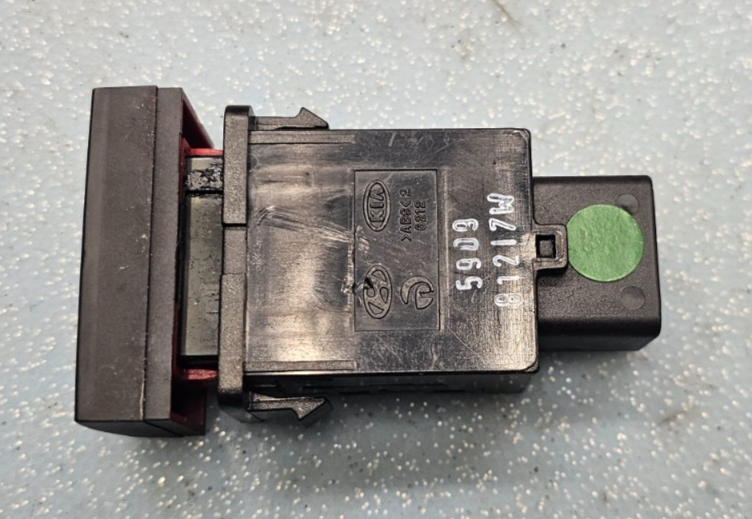🔥04-09 Kia Cerato/Spectra Hazard Warning light switch Black OEM