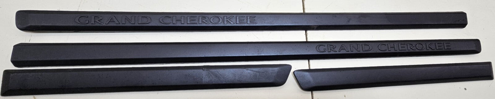 🔥05-10 Jeep Grand Cherokee Driver Passenger Door Trim Molding Panel Black OEM