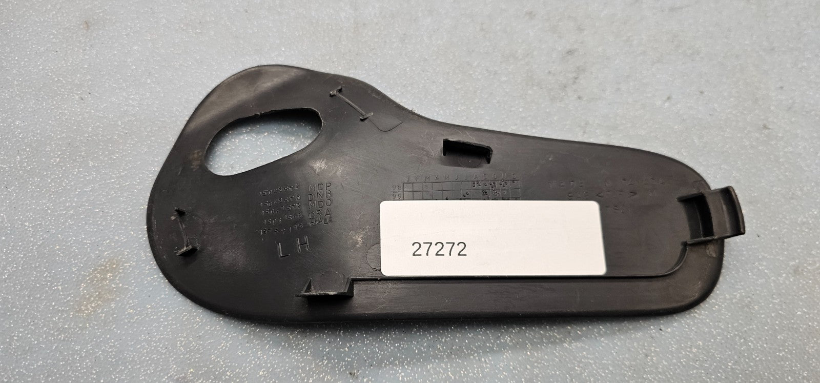 03-06 SILVERADO SIERRA TAHOE LEFT FRONT INTERIOR DOOR PANEL HANDLE COVER PEWTER