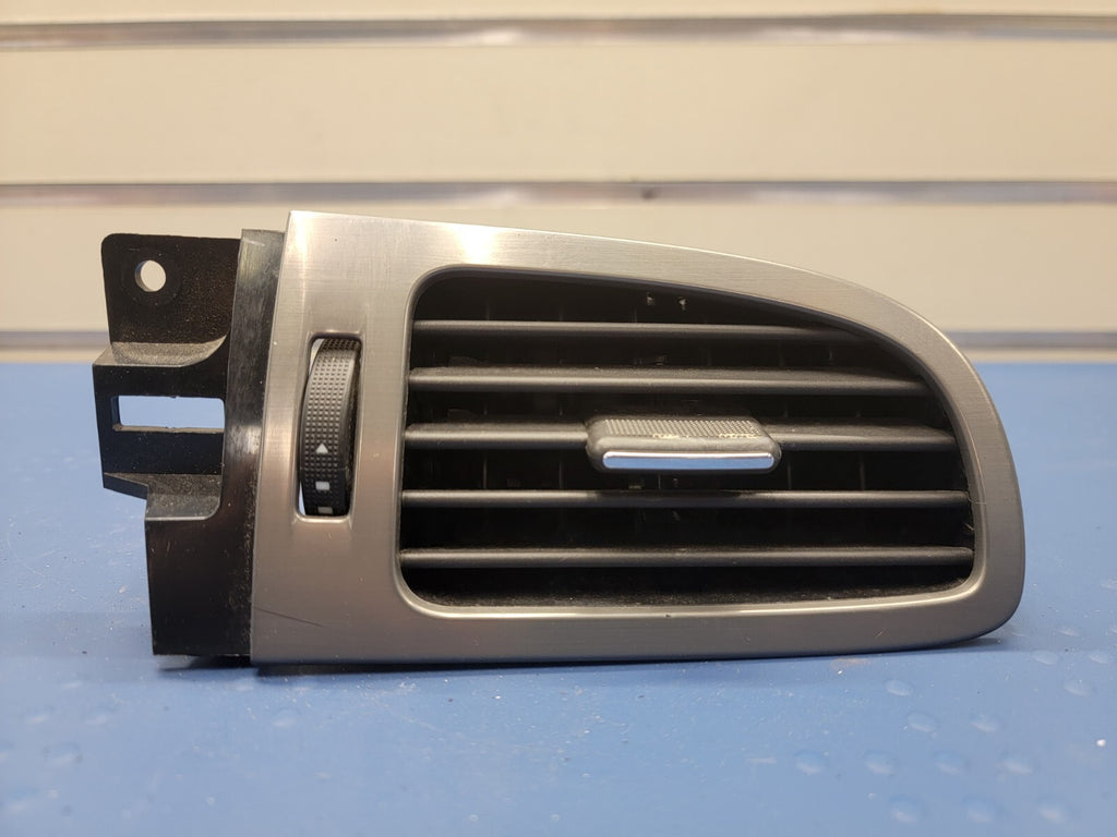 07-13 Suburban TAHOE YUKON Dash A/C Air Vent Front RIGHT Metal SILVER VT16