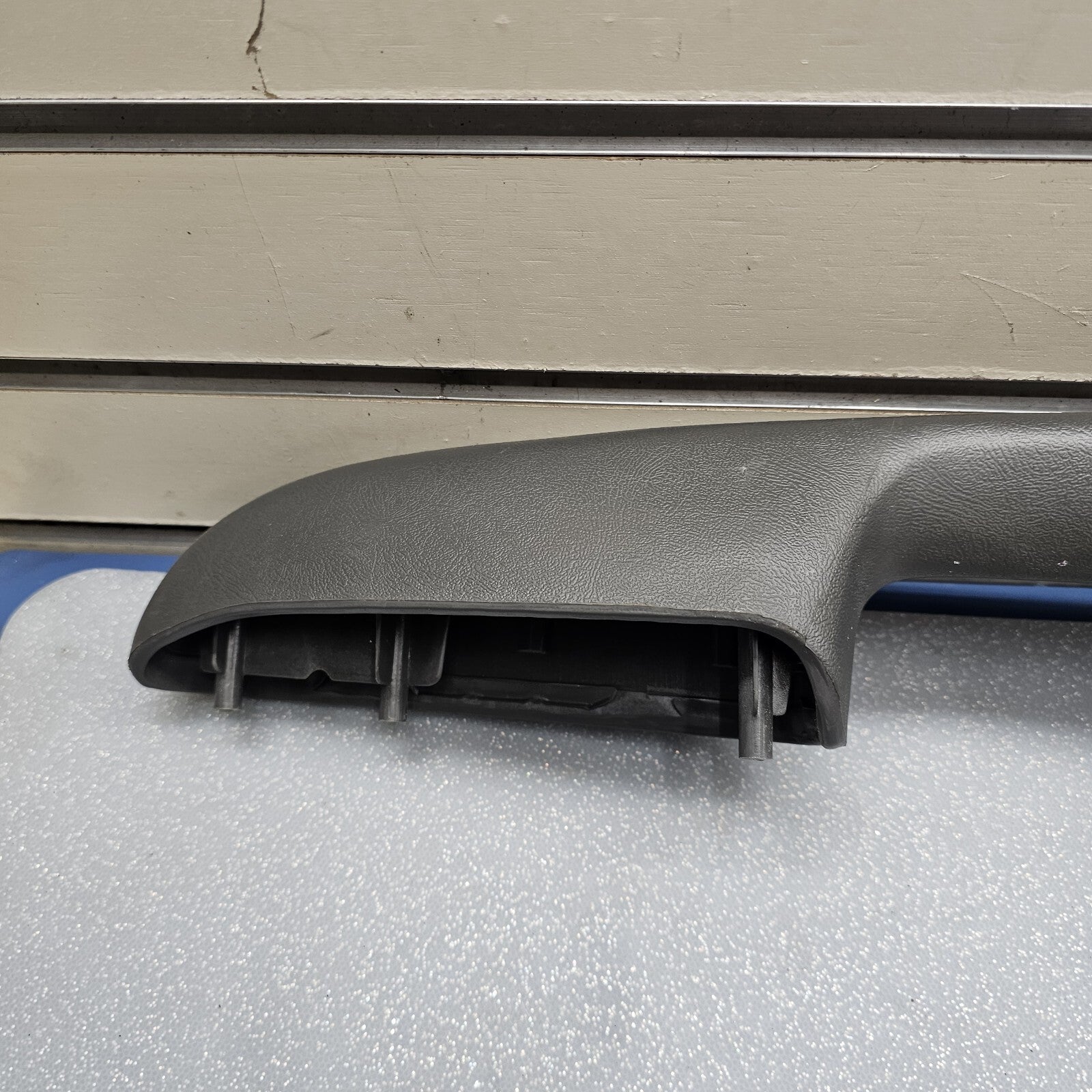 99-06 Chevy GMC Silverado TAHOE Door Panel ARMREST Front RIGHT Handle DK GREY H3
