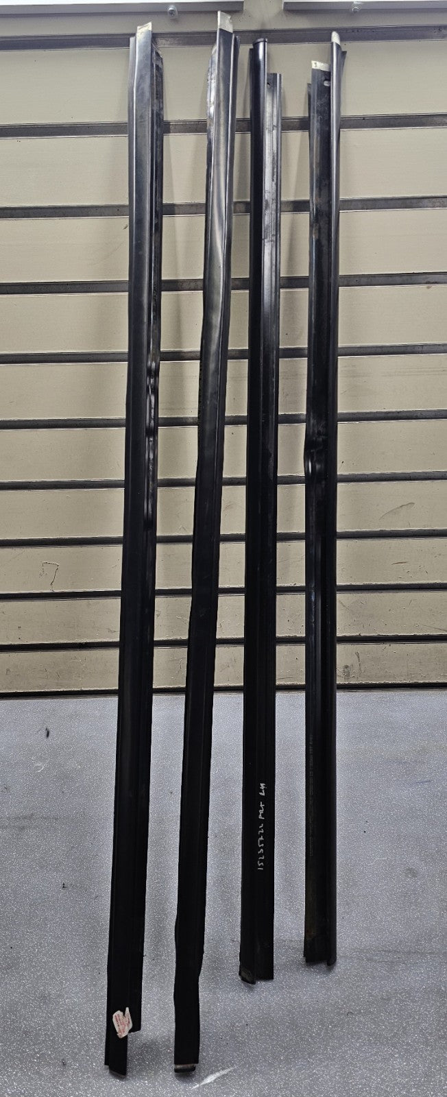 🔥03-07 SATURN ION 4-DOOR OUTSIDE WINDOW BELT TRIM MOLDINGS OEM GM