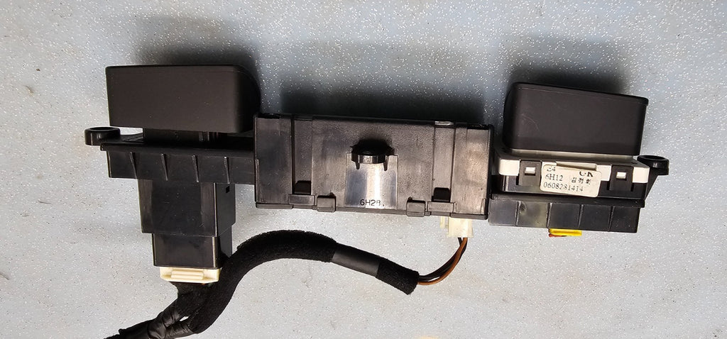 🔥06-10 Kia Sportage Hazard Switch Control Dash Digital Clock Display Time Bla