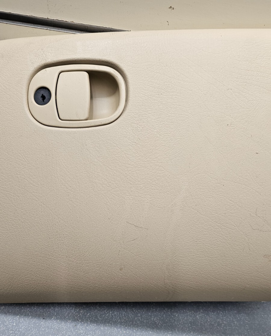 02-05 trailblazer Envoy Rainier Dash Glove Box Storage Compartment Assembly Tan