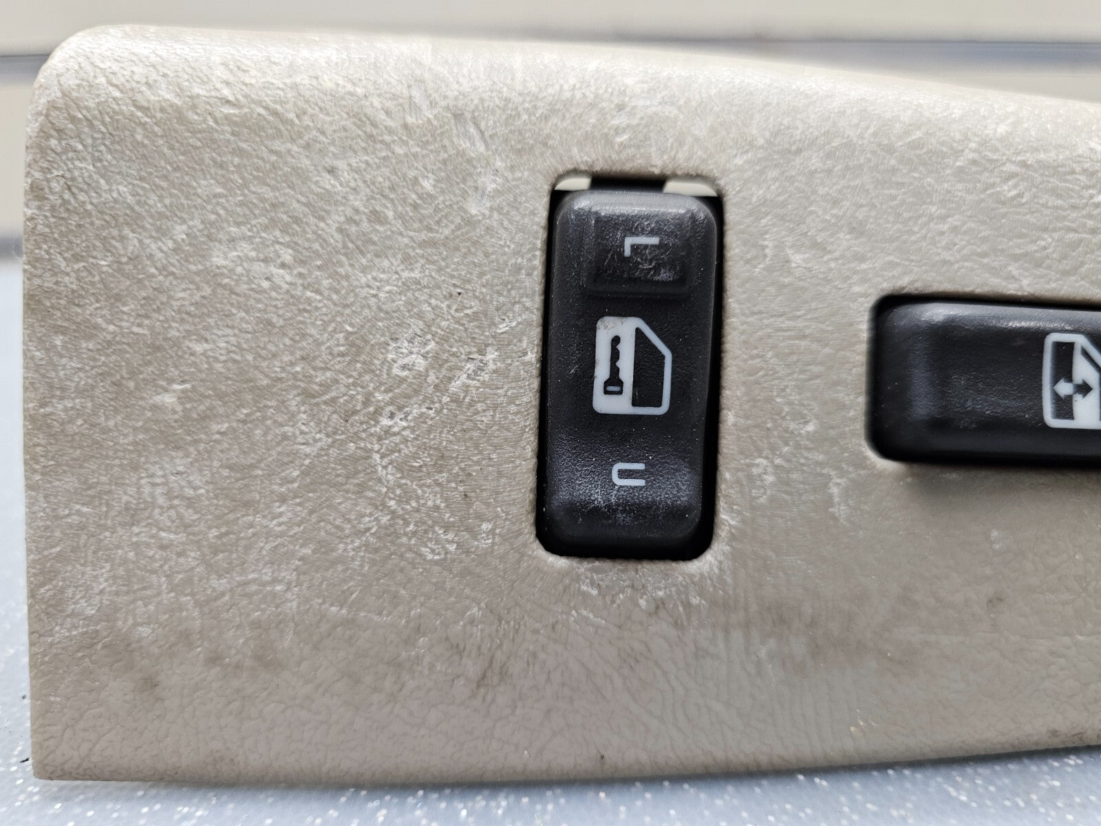 🔥99-02 Silverado SIERRA Front RIGHT Passenger Power Window Switch Lock Tan WS3