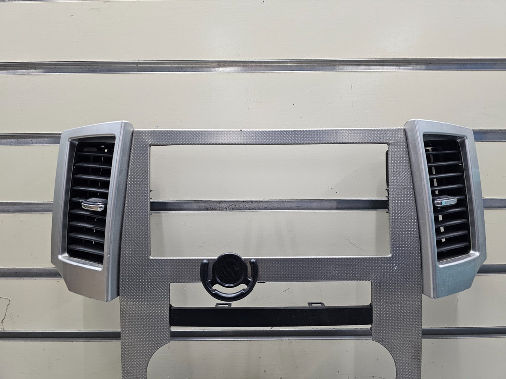 🔥08-10 Grand Cherokee Center Dash Radio Bezel Trim Panel Climate Control silver