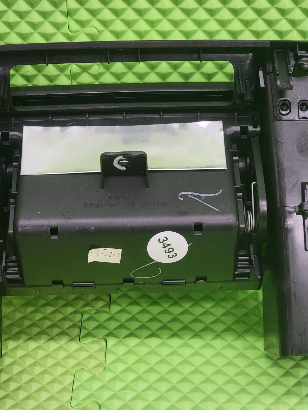 05-09 Subaru Legacy Outback Center Dash Trim Bezel Vents Storage Carbon OEM B31