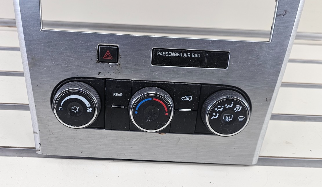 🔥07-12 GMC Acadia Center Dash Radio Bezel Climate Control Trim Panel Silver OEM